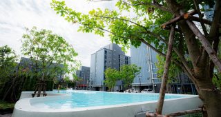 คอนโด เอิร์น บาย แอล.พี.เอ็น. EARN by L.P.N. ใกล้นิคมอมตะนคร เพียง 3 กม.* ถึง Robinson ชลบุรี ราคาเริ่ม 999,000 บาท*